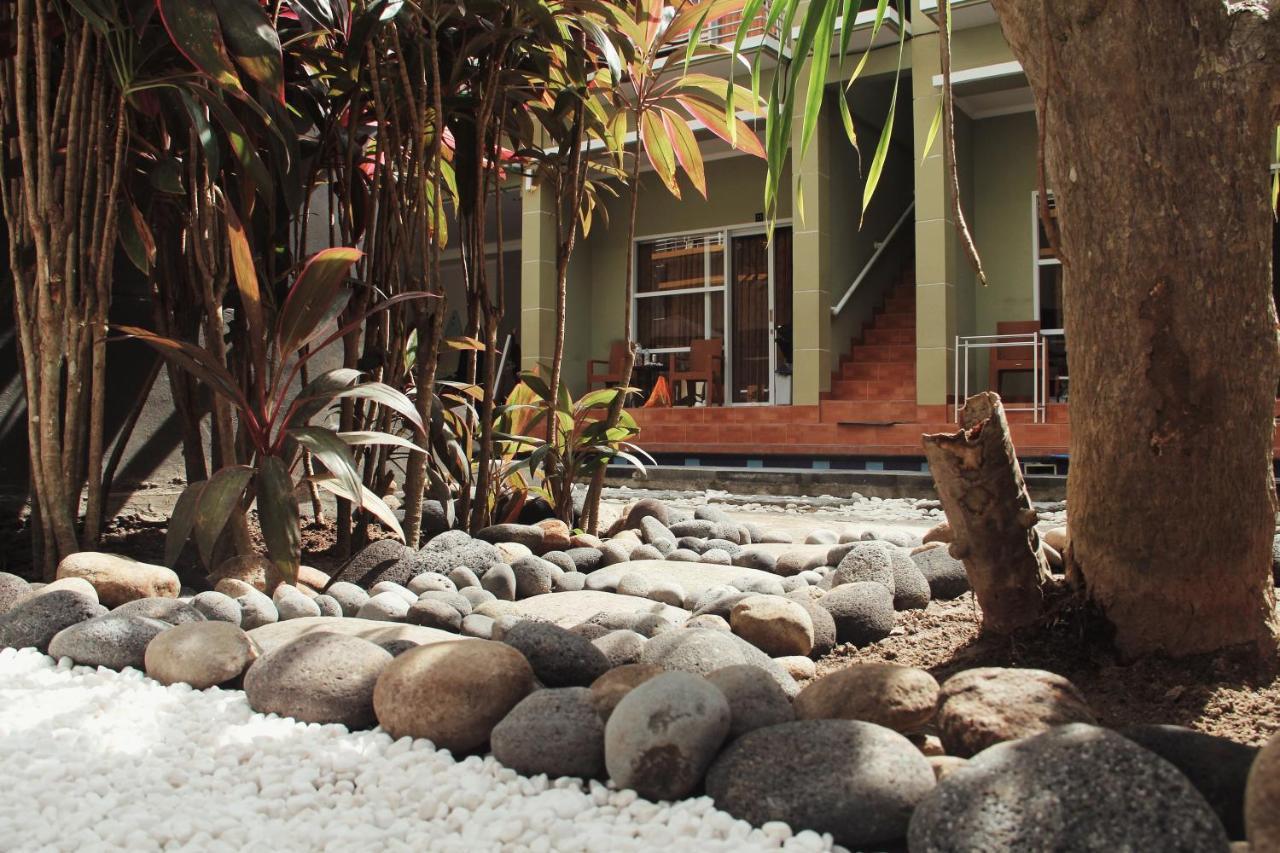 Nuka Beach Inn Kuta  Ngoại thất bức ảnh